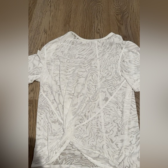 Lululemon sheet swirl top - Picture 2 of 2